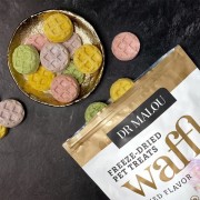 Dr-Malou-przysmak-liofilizowany-wafle-mix-smakow-dla-kota-60g-Waga-produktu-z-opakowaniem-jednostkowym-0-05-kg.jpg