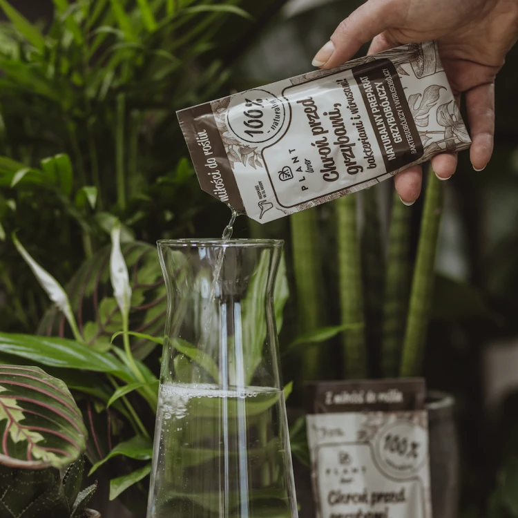 plantlover-preparat-na-grzyba-u-roslin-chron-pred-grzybami-bakteriami-i-wirusami-2.png